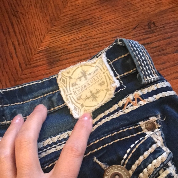 Hydraulic Jean Capri in size 8. Dark wash - Picture 7 of 13